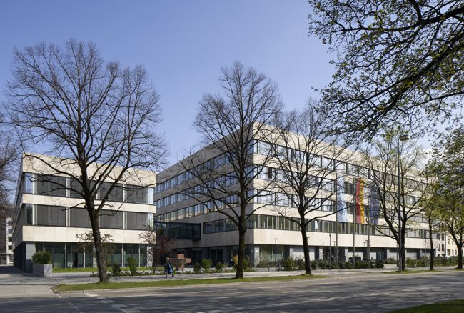 Perspektive des Ministeriumsgebäudes Perspektive des Ministeriumsgebäudes